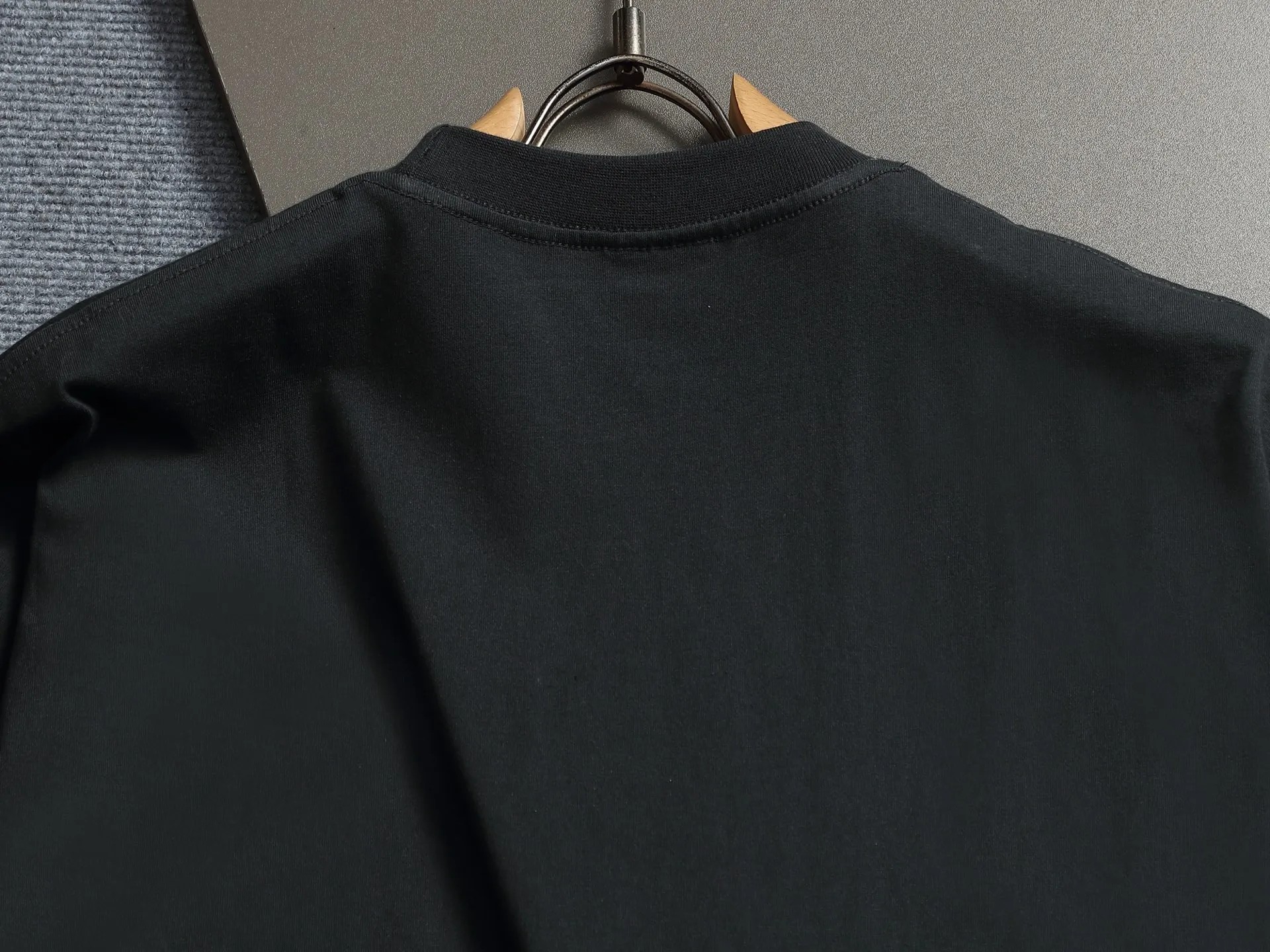BALENCIAGA 2026 B Logo ， Retro Same Style T 320 Versatile : Black Green Size：XS S M L